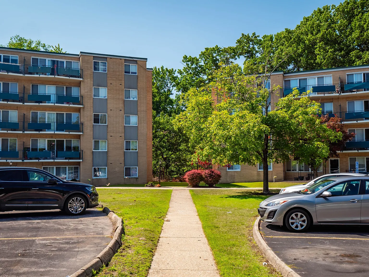 Mystic Creek Apartments — Photo 3