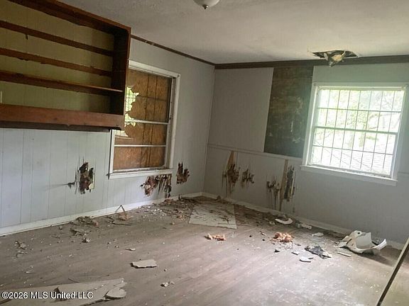 4th image of 2480 Paden St