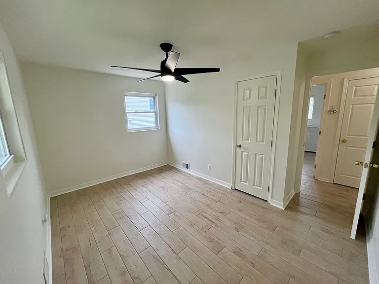 1326 S Columbus St — Photo 10