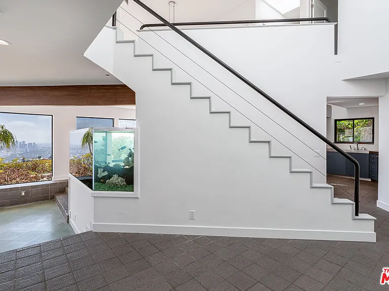 8424 Grand View Dr — Photo 9