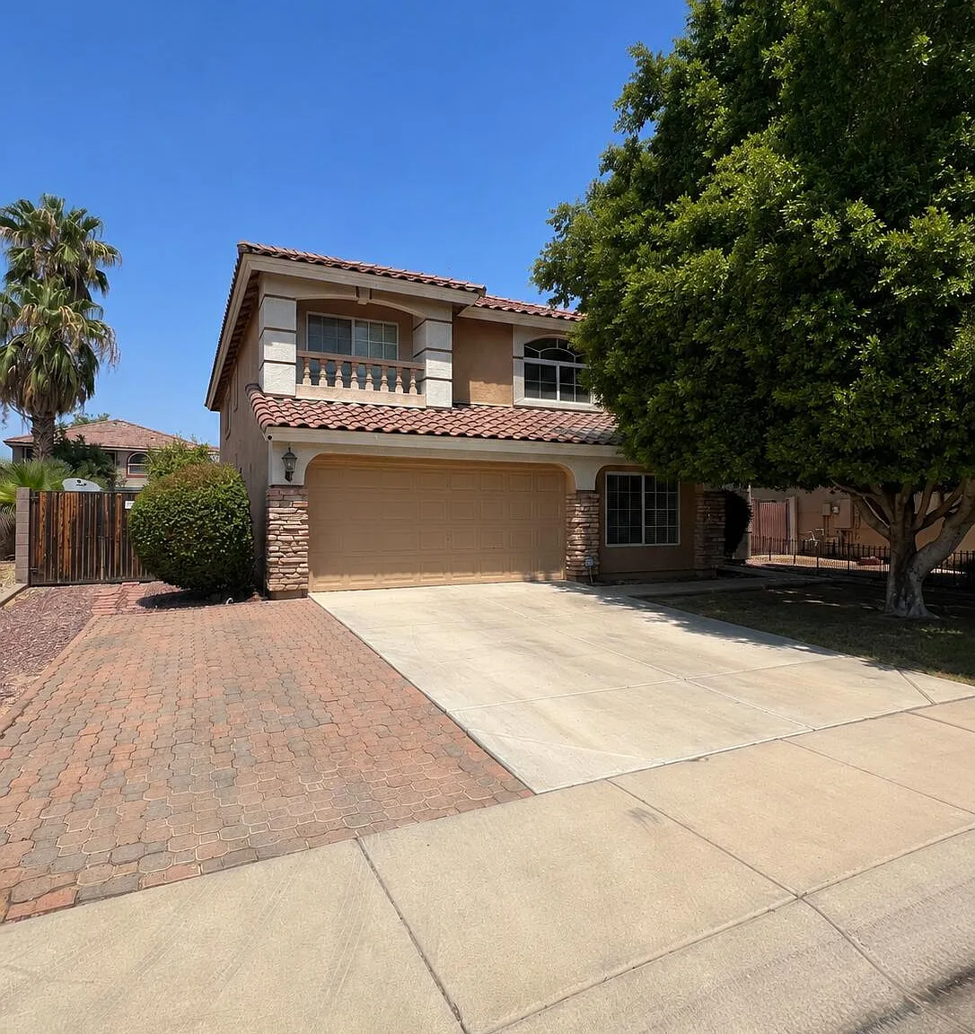 4 bed, 2.5 bath, 2645 sqft, $2,400 — Photo 1