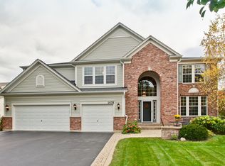 1575 McClellan Dr, Lindenhurst, IL 60046