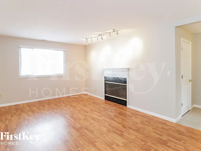 618 Neptune Way — Photo 4