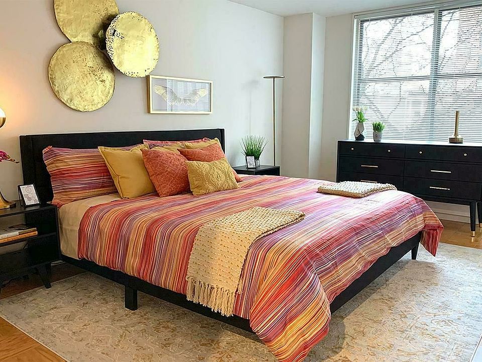 2nd image of 11 Worth St APT 1