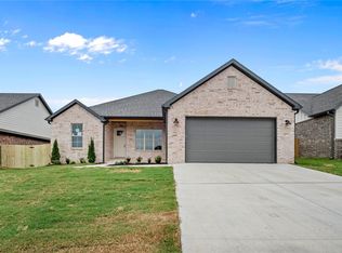 180 N Eagle Mountain St, Prairie Grove, AR 72753