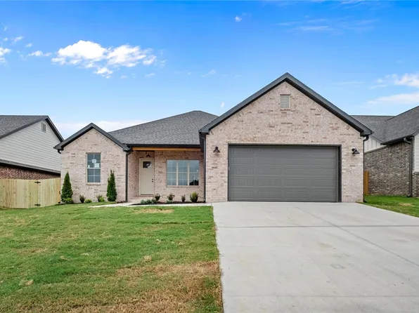 180 N Eagle Mountain St, Prairie Grove, AR 72753