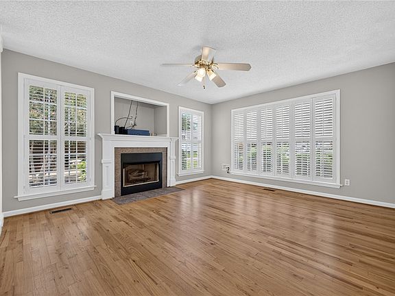 2nd image of 202 Ashford Ct