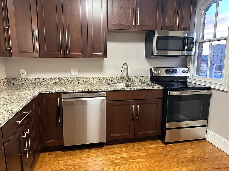 200 Hope St #3 — Photo 16