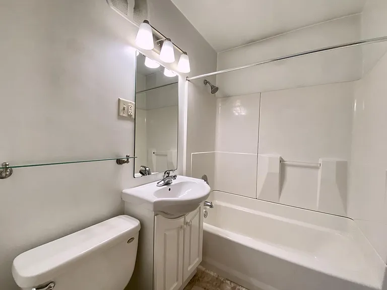 525 Oxford St #3 — Photo 6