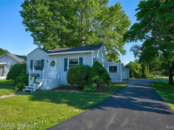 406 E Vienna St, Clio, MI 48420