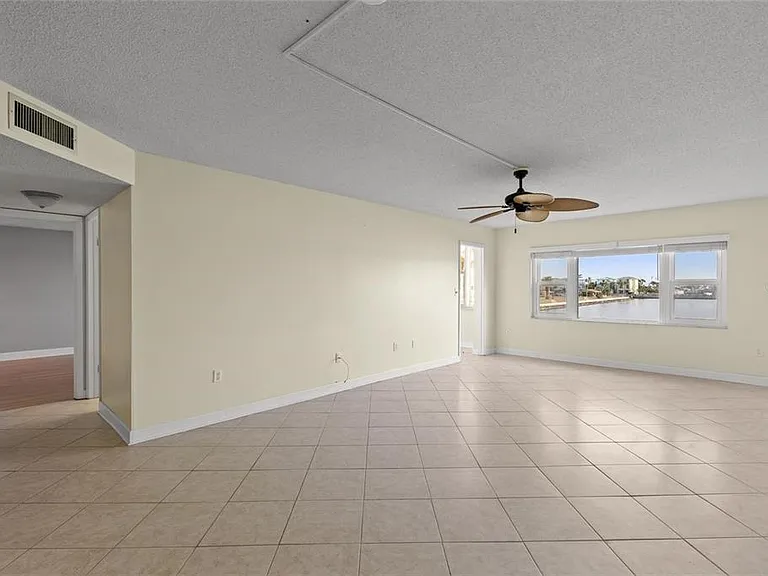 4775 Cove Cir #202 — Photo 7