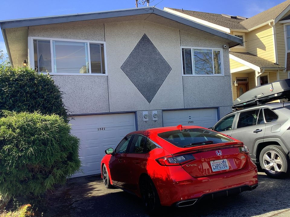 Front street view, garage and 2nd parking space in driveway