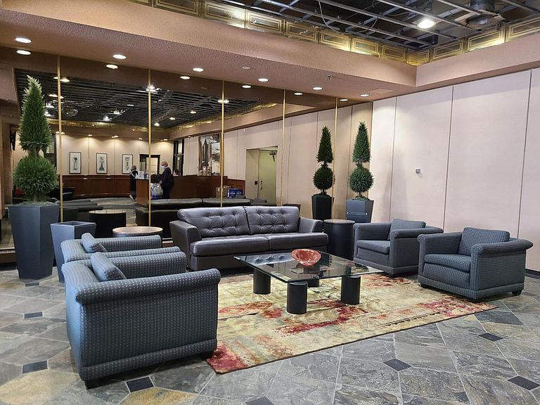 6051100 8th Ave SW Calgary, AB,