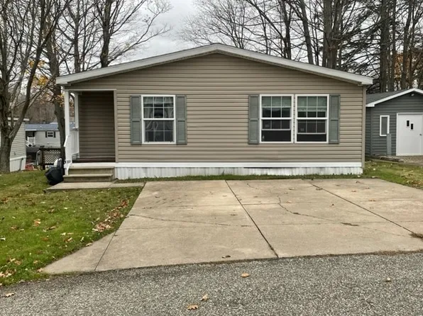 8223 Brookwood Dr, Erie, PA 16509