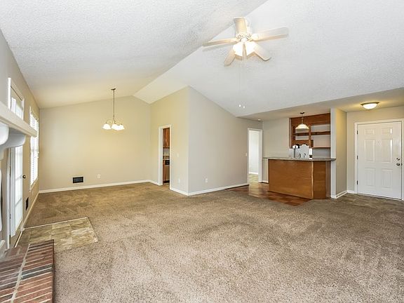 4th image of 208 Colchester Dr