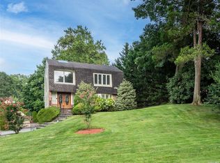 56 Mayfair Ln, Manhasset, NY 11030