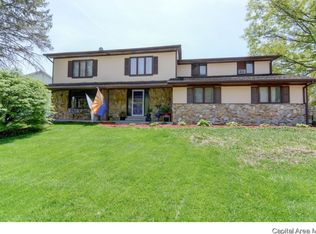 9 Greentrail Dr, Chatham, IL 62629