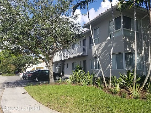 4th image of 701 NE 16th Ave APT 1