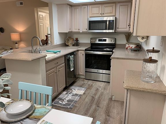 3rd image of 987 E Creek Hill Ln #20