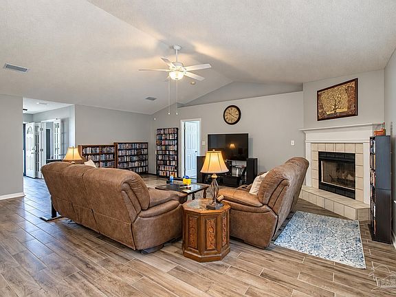 5th image of 2410 Ennis Ct