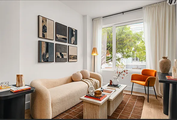 Living room, photo 2