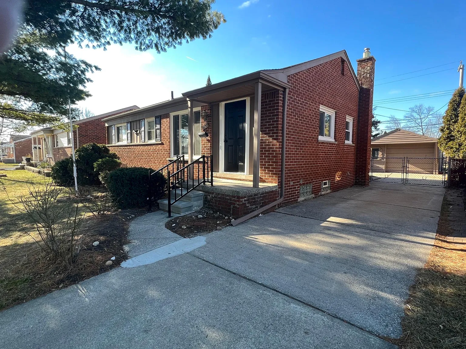 4 bed, 1944 sqft, $2,350 — Photo 3