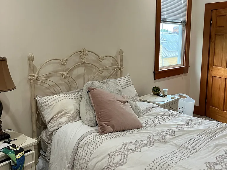 Large bedroom 20x12