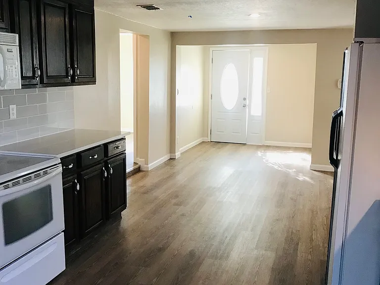 5015 Santee St — Photo 3