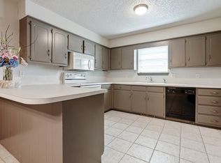 612 Cross Timbers Dr, Moore, OK 73160