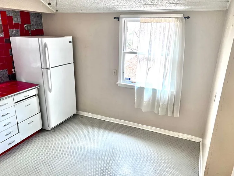 4913 19th St — Photo 10