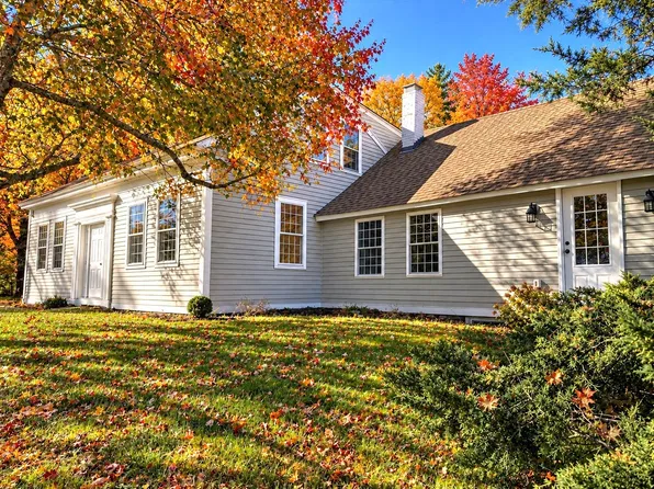 21 East St, Petersham, MA 01366