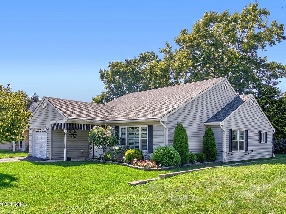 1st image of 22 Woodchuck Lane #22