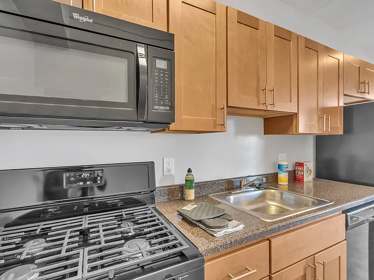 The Glenwood Apartments — Photo 17