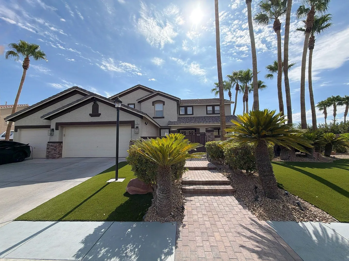 Luxury Home in Lone Mountain Classics — Photo 3