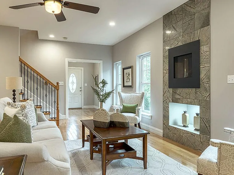 11910 Crystal Dr — Photo 3