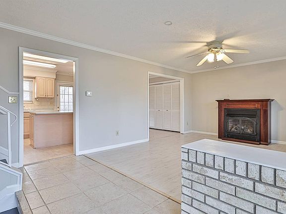 4th image of 2534 E Highwood Dr