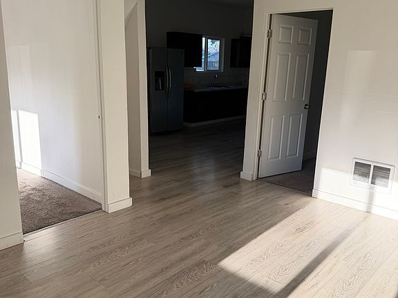 5th image of 406 S 7th Ave