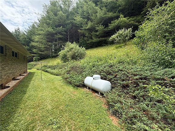 5th image of 12093 NC Hwy 194 N