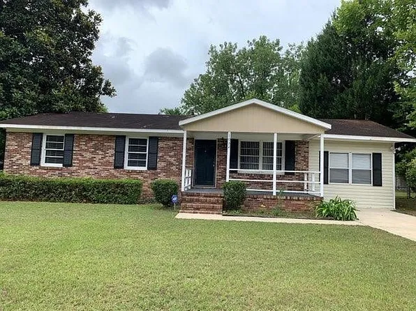 1032 Fairlane Dr, Louisville, GA 30434