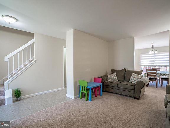 3rd image of 2803 Cambridge Dr
