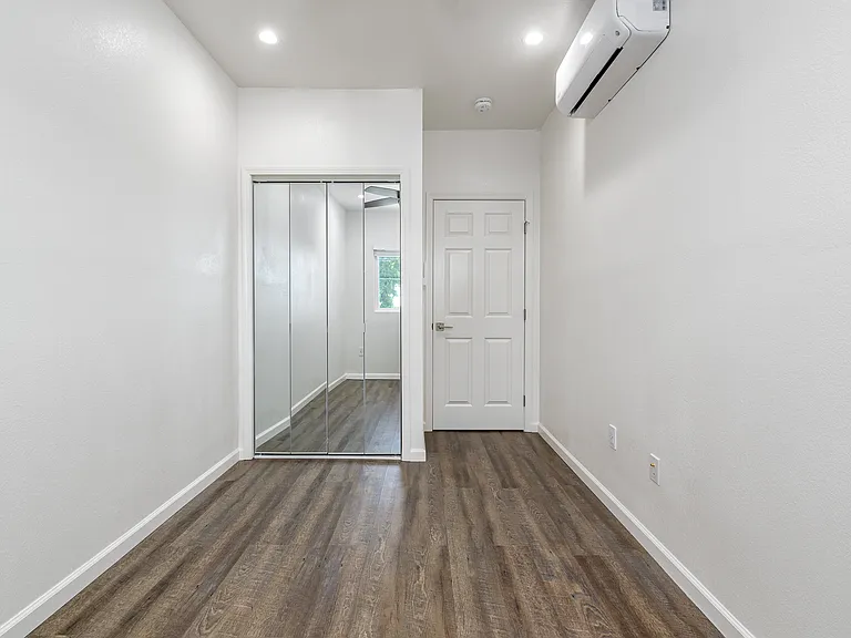 16318 Maubert Ave #B — Photo 18