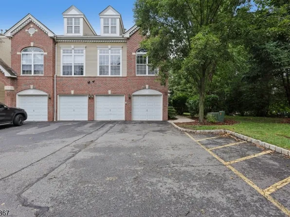 101 Rock Creek Dr, Clifton City, NJ 07014