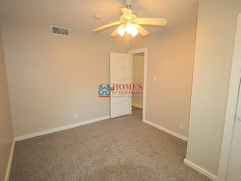 1713 Hawthorne Ave — Photo 12