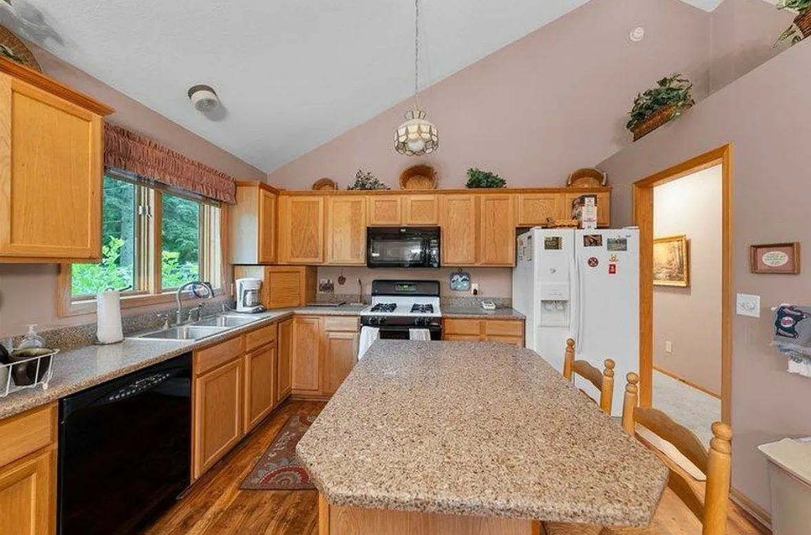 3 bed, 1660 sqft, $2,850 — Photo 4