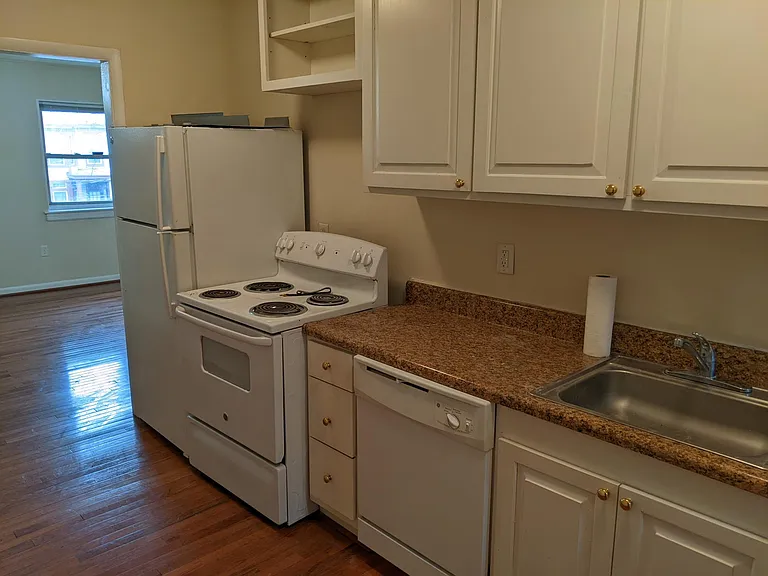 1421 W Clay St #4 — Photo 1