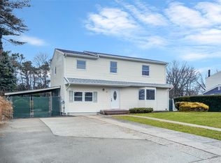 39 2nd Pl, Central Islip, NY 11722