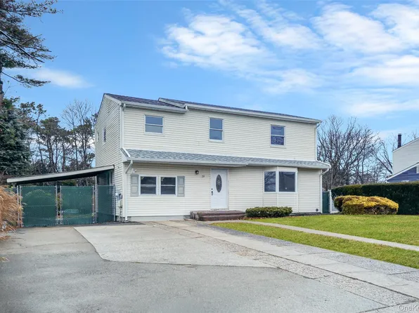 39 2nd Pl, Central Islip, NY 11722