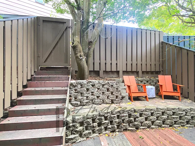 102 Everson St — Photo 30