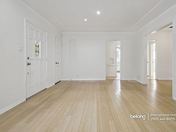 4th image of 2749 S Barrington Ave