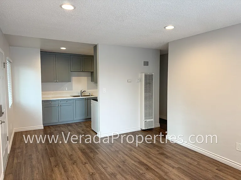 3832 Albatross St #B — Photo 12